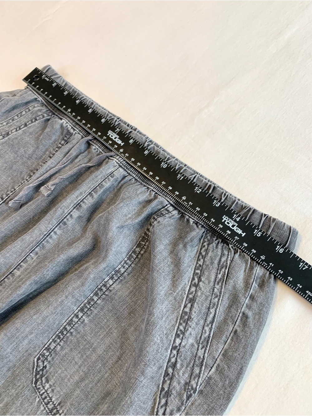 Splendid Women’s Crop Pants. Large - Picture 8 of 8